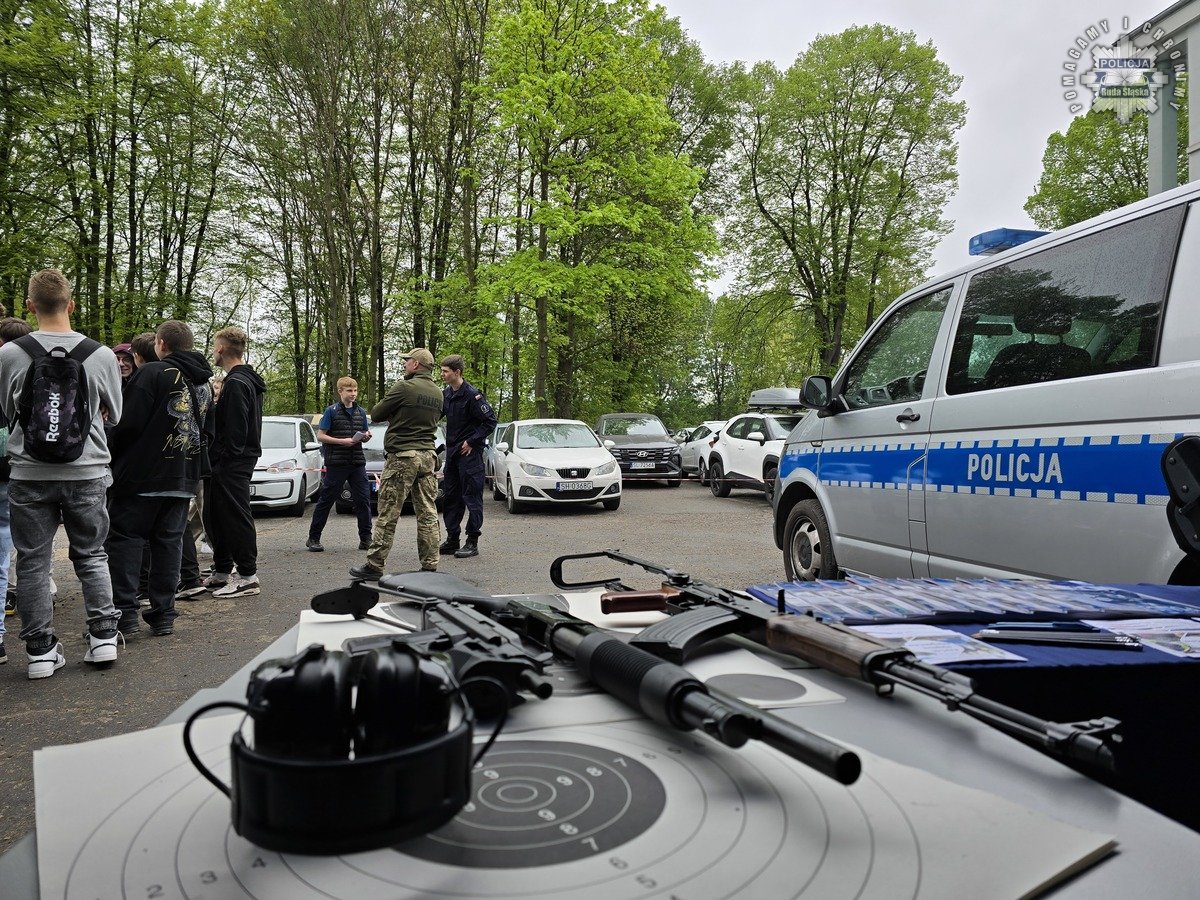 Mundurowe dni otwarte w Rudzie Śląskiej: poznawali pracę policjantów