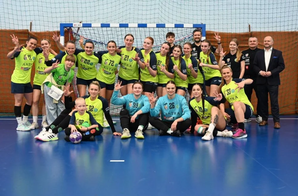 Derby piłkarek ręcznych – SPR Grunwald triumfuje!