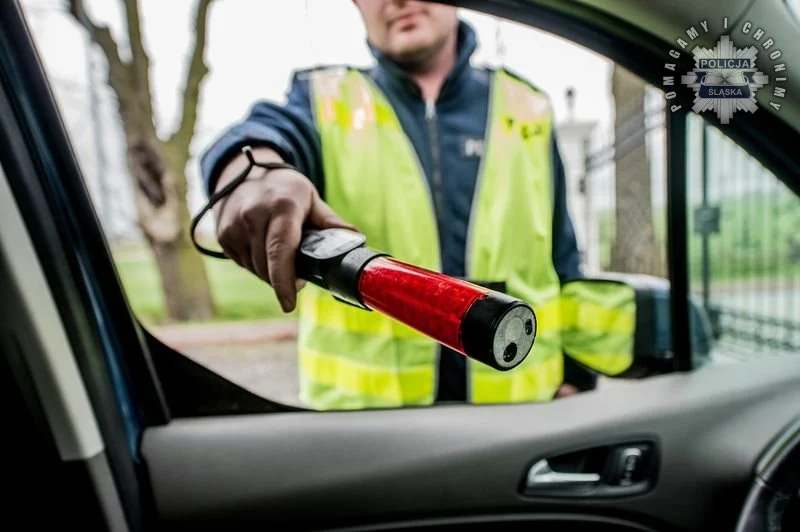 Podsumowanie wielkanocnego weekendu na śląskich drogach: 158 kierowców na podwójnym gazie