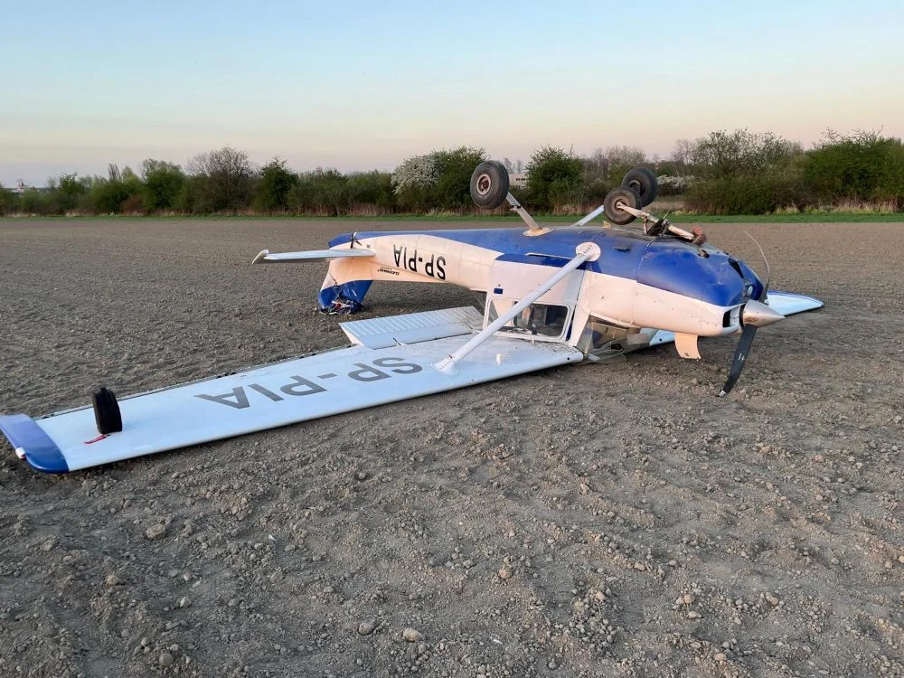 Awaryjne lądowanie awionetki z dwójką pasażerów na pokładzie na lotnisku w Gliwicach