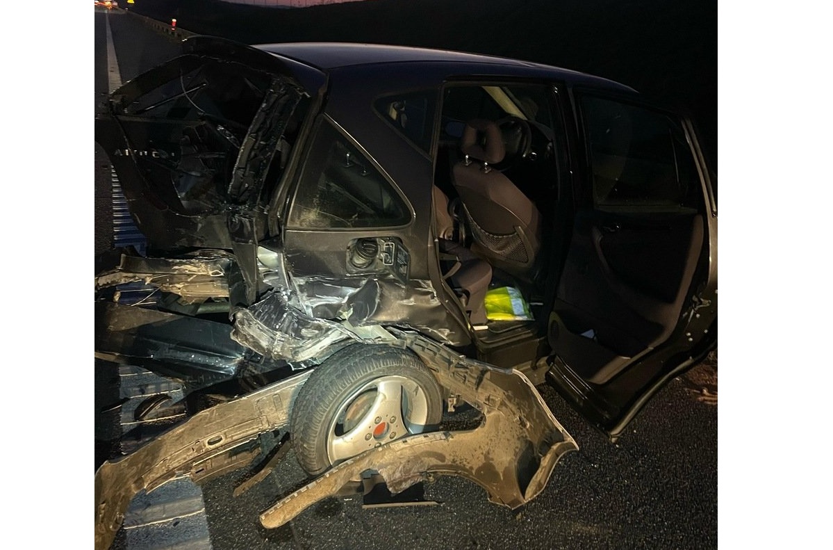 Groźna kolizja na A1. Narkotyki, brak prawa jazdy i ranna pasażerka