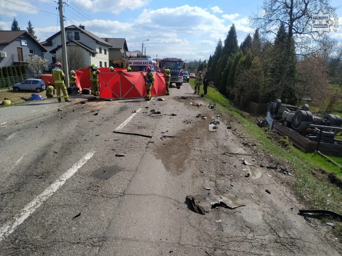 Tragedia na Raciborskiej w Rogowie. 32-letni kierowca nie przeżył