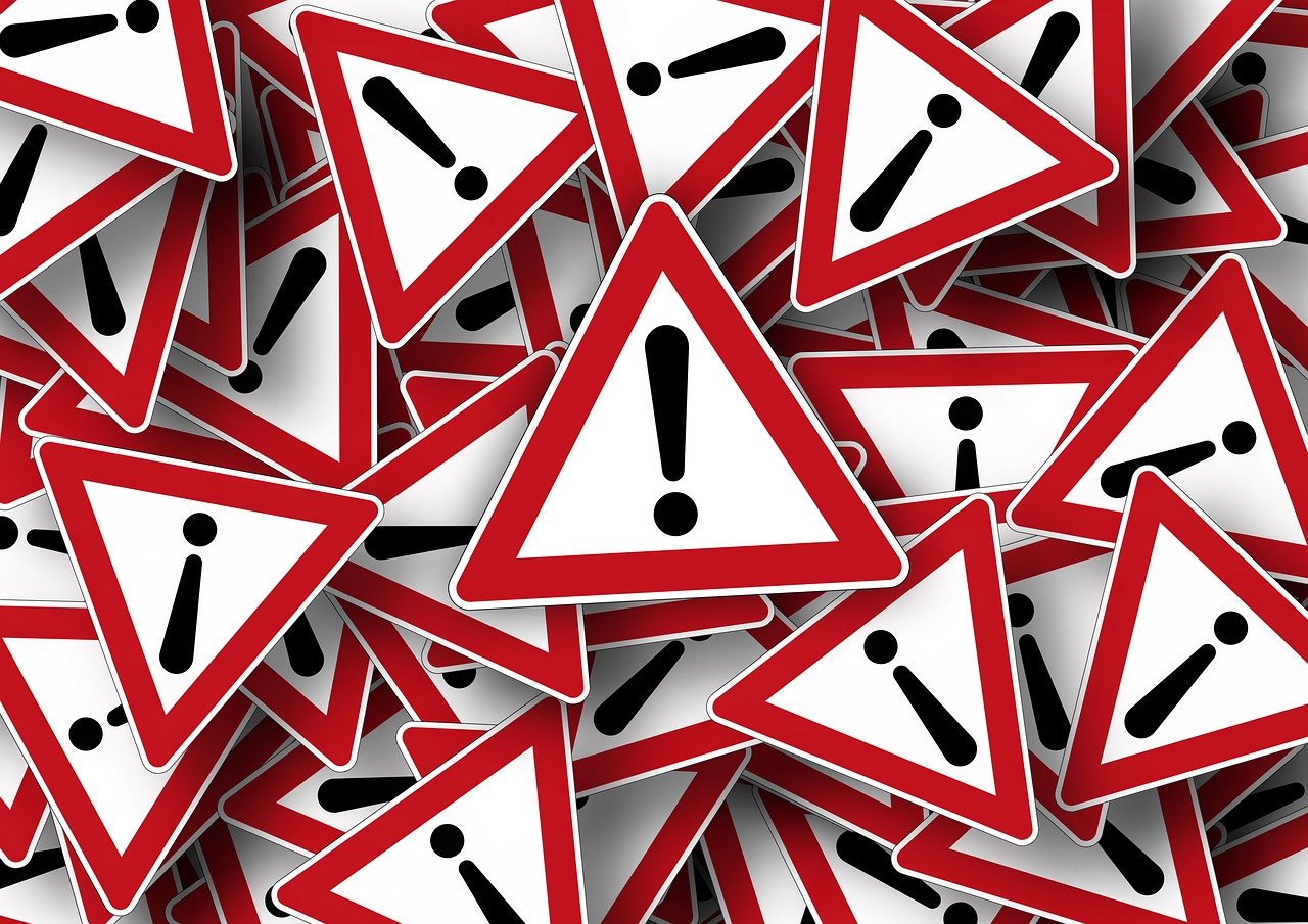 Policja ostrzega: niszczenie plakatów wyborczych jest karalne