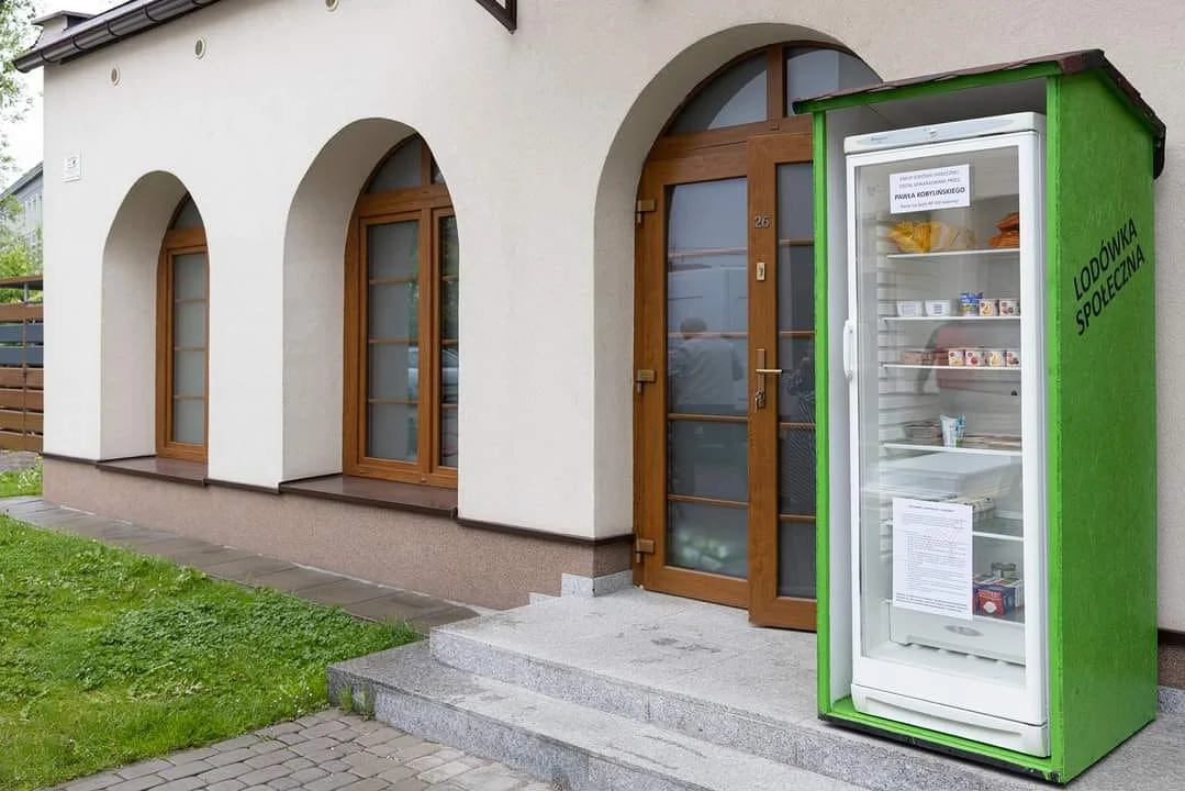 Nie marnuj jedzenia po świętach – skorzystaj z lodówki społecznej w Pyskowicach