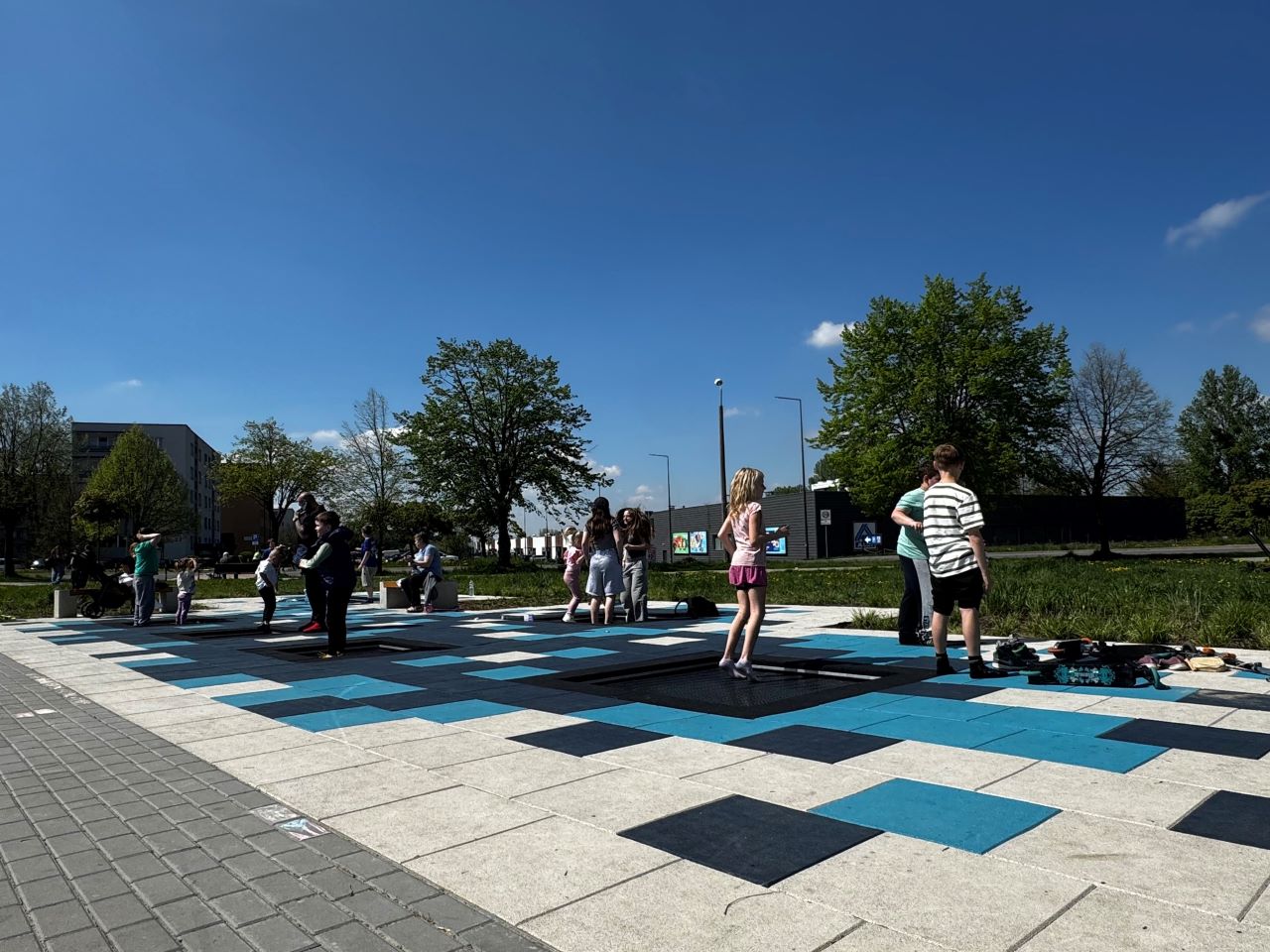 Nowy park trampolin w Pyskowicach już otwarty! Skacz i baw się na świeżym powietrzu