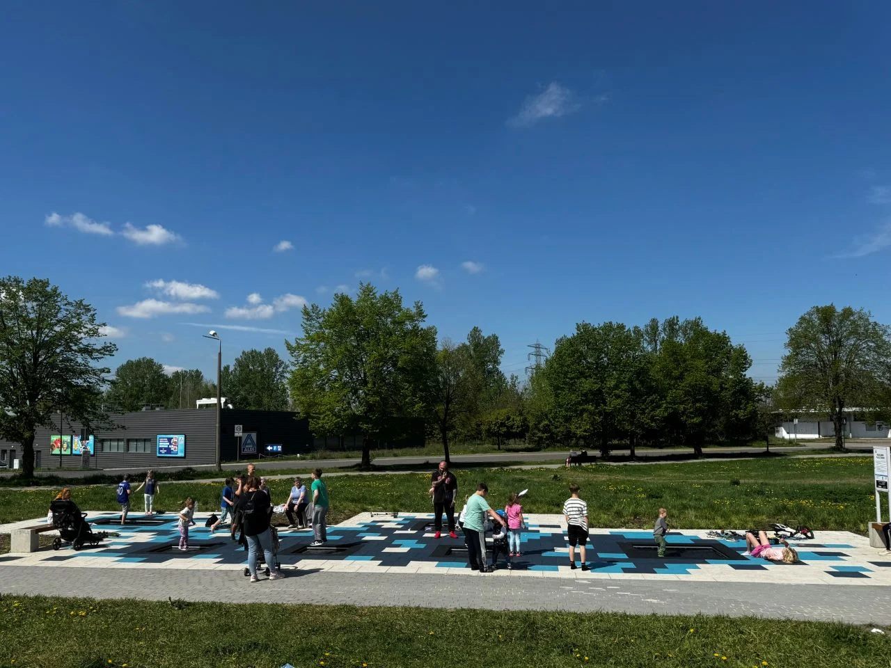 Nowy park trampolin w Pyskowicach już otwarty! Skacz i baw się na świeżym powietrzu