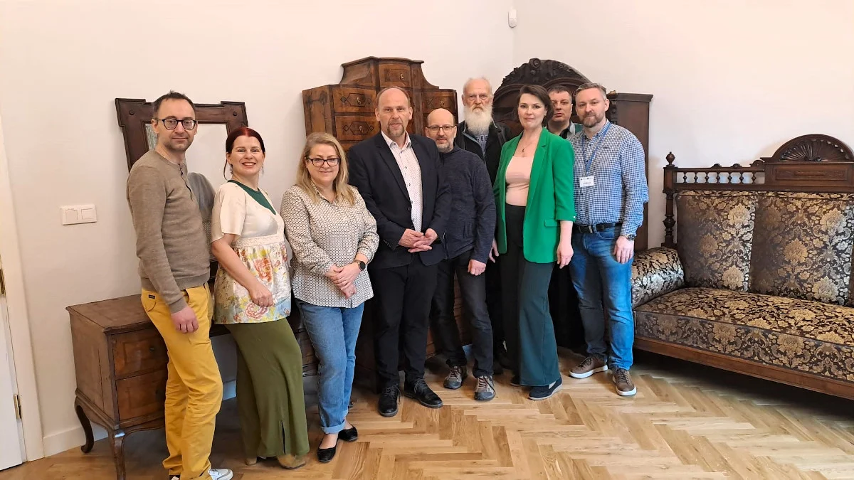 Współpraca muzeów: Meble z Pałacu Dietrichsteinów trafiły do Wodzisławia Śląskiego