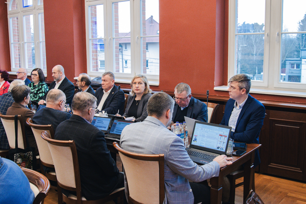 Finanse, edukacja i ekologia. Wodzisławscy radni zasiadają do obrad