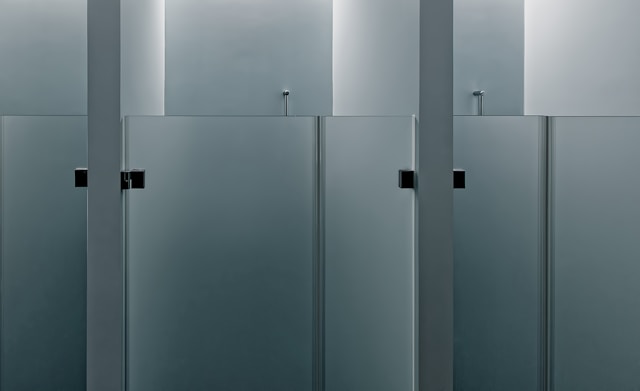 Specjaliści polecają tworzywa sztuczne - płyty HPL. Sprawdź dlaczego!