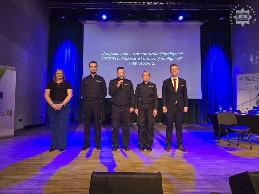 Jak chronić seniorów przed oszustami internetowymi? Wnioski z debaty