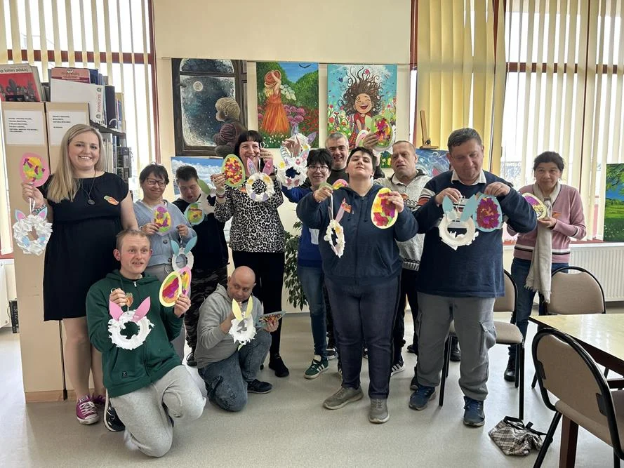 Wielkanocne inspiracje w bibliotece – kreatywne zajęcia dla podopiecznych ŚDS