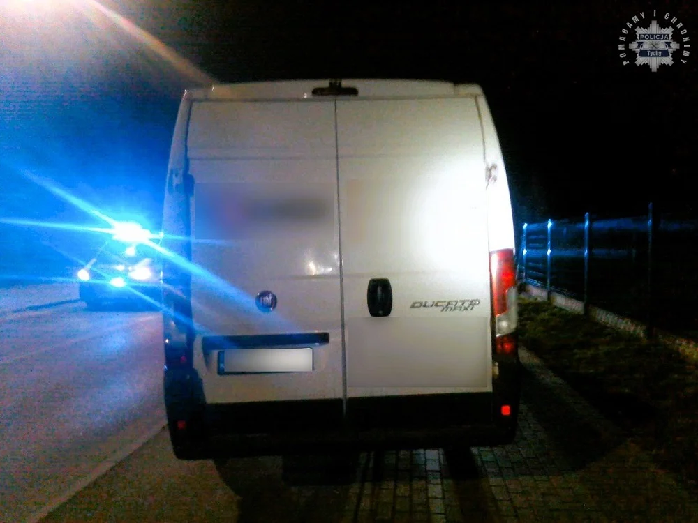 Dwóch nietrzeźwych mężczyzn wjechało w ogrodzenie – czekają na decyzję sądu