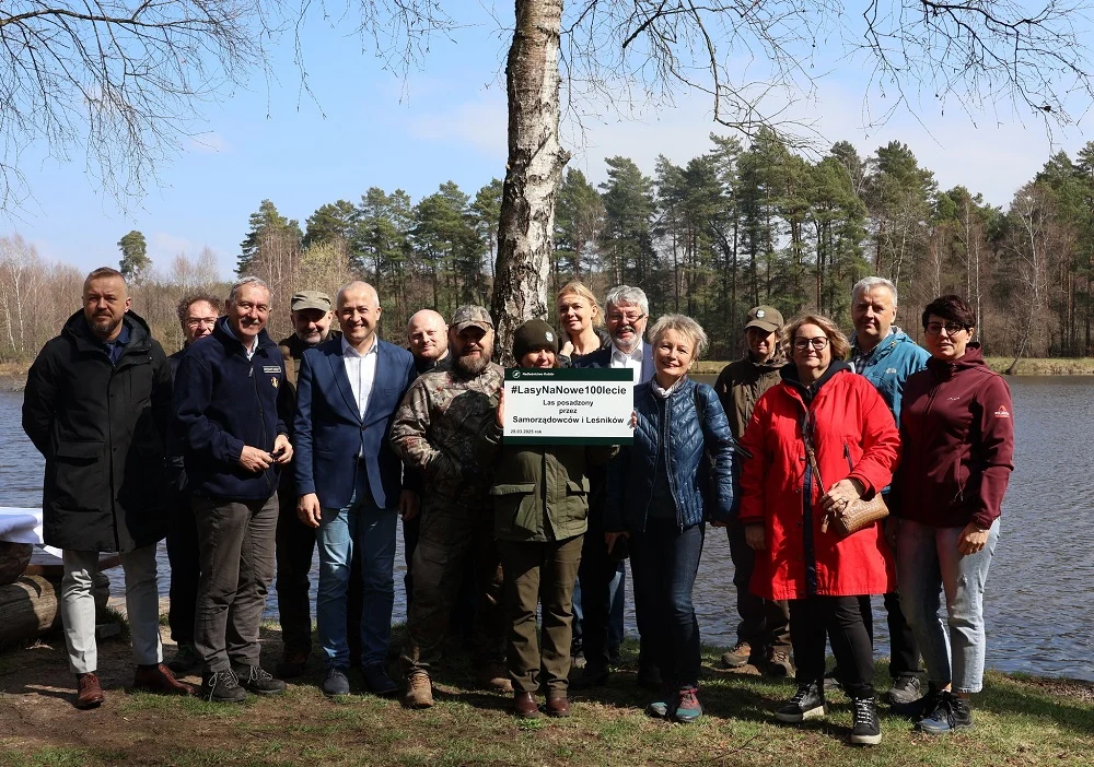 Akcja sadzenia drzew w Orzeszu: 600 dębów na 100-lecie Lasów Państwowych