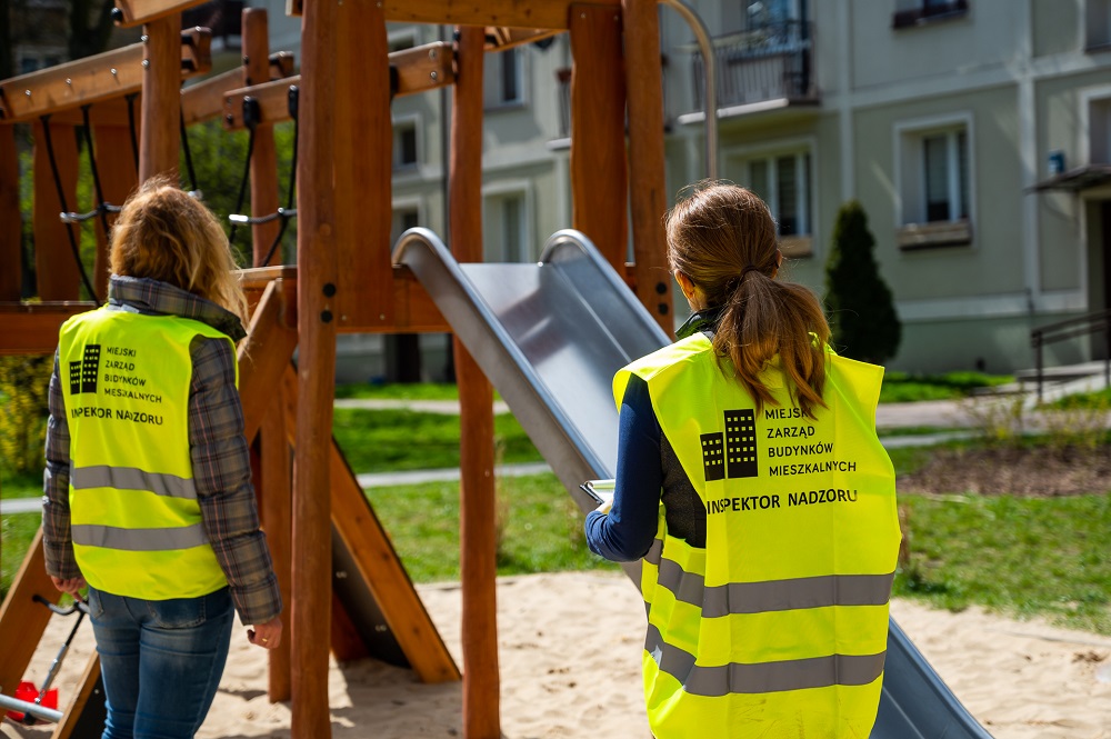 Wiosenny przegląd placów zabaw i siłowni w Tychach rozpoczęty