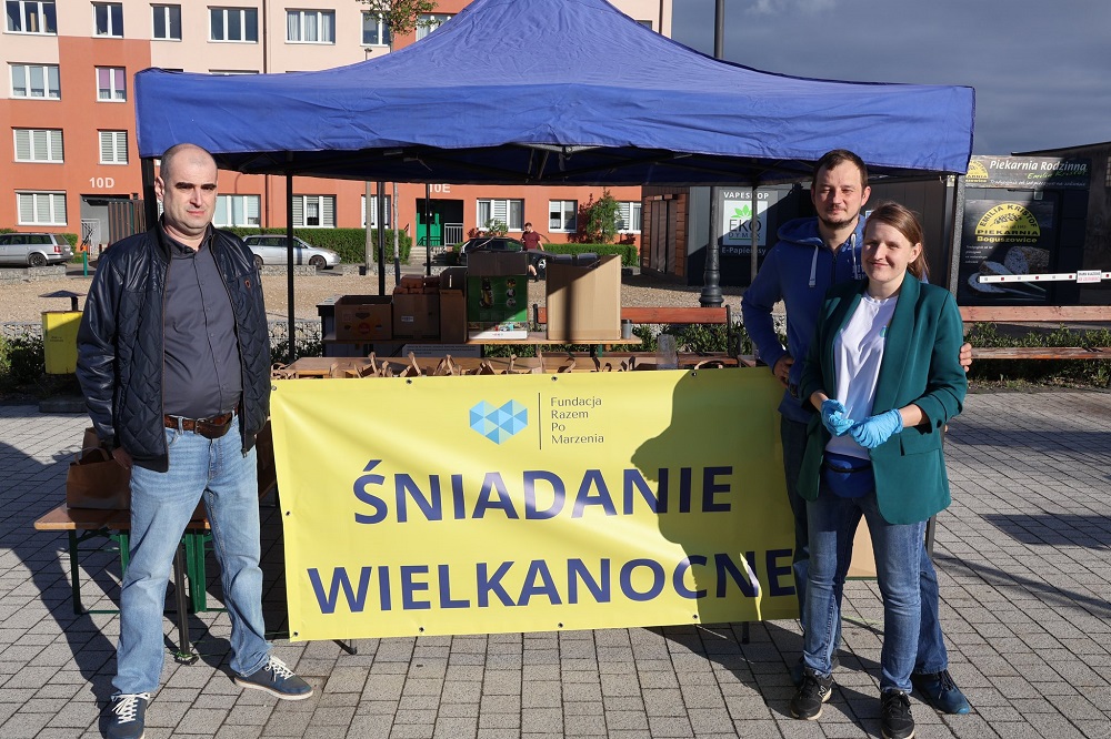 Wielkanocne Śniadanie na rynku – 200 paczek i ciepła atmosfera w Orzeszu