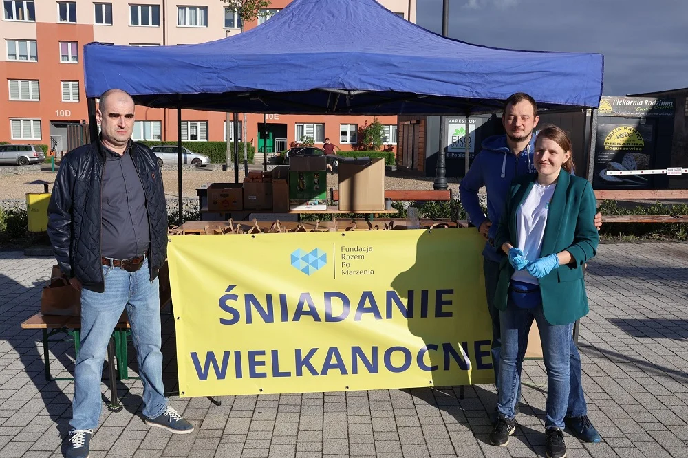 Wielkanocne Śniadanie na rynku – 200 paczek i ciepła atmosfera w Orzeszu
