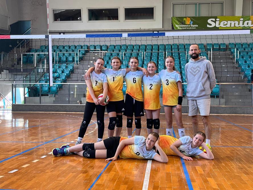 MOSM Tychy świętuje sukcesy – siatkówka i hokej na najwyższym poziomie!