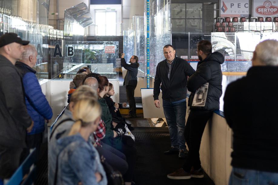 Spacer po Stadionie Zimowym z Arturem Ślusarczykiem – historia tyskiego hokeja / fot. Artur Pławski, Muzeum Miejskie Tychy