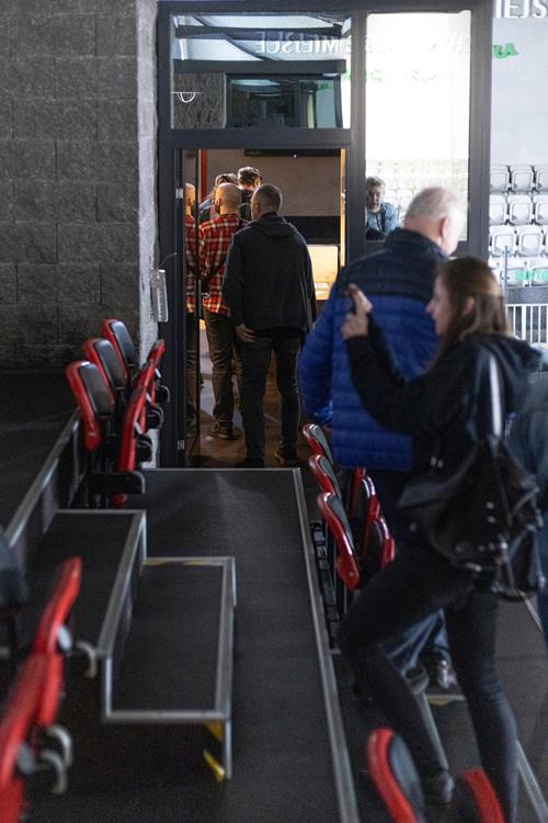 Spacer po Stadionie Zimowym z Arturem Ślusarczykiem – historia tyskiego hokeja / fot. Artur Pławski, Muzeum Miejskie Tychy