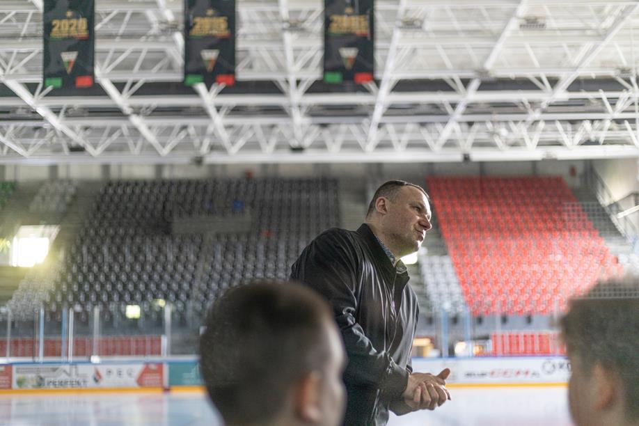 Spacer po Stadionie Zimowym z Arturem Ślusarczykiem – historia tyskiego hokeja
