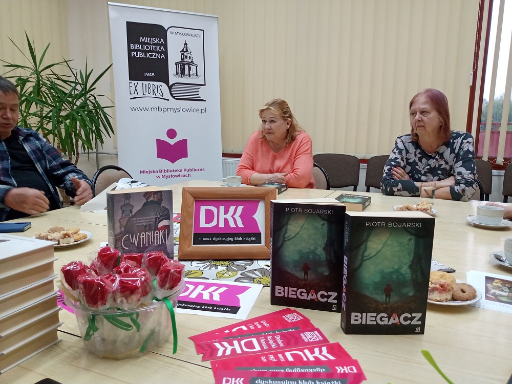 Dyskusyjny Klub Książki o „Biegaczu” Piotra Bojarskiego i wspomnieniach PRL-u