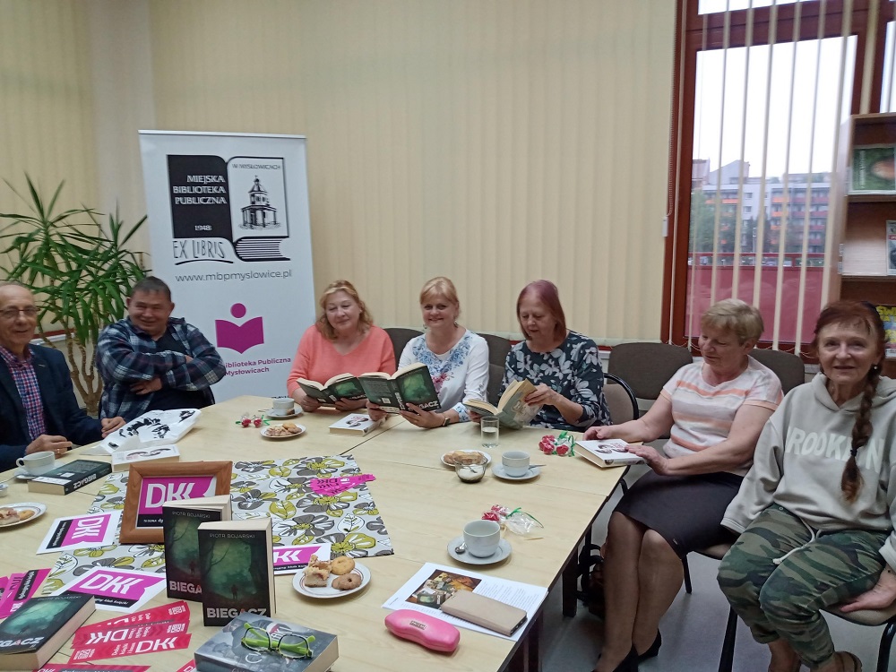 Dyskusyjny Klub Książki o „Biegaczu” Piotra Bojarskiego i wspomnieniach PRL-u