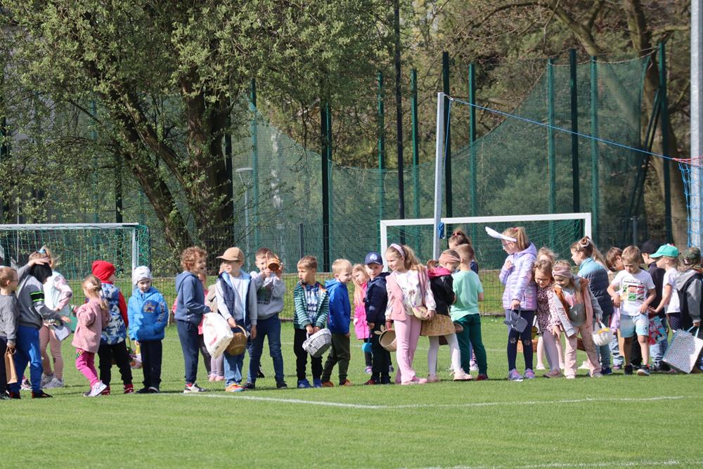 Wielkanocne zbieranie jajek na stadionie MOSiR / fot. MOSiR Piekary Śląskie