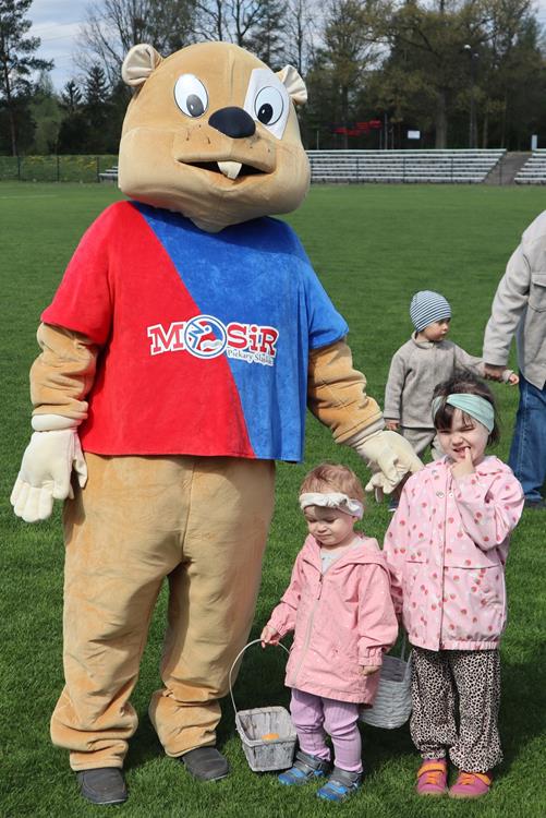 Wielkanocne zbieranie jajek na stadionie MOSiR / fot. MOSiR Piekary Śląskie