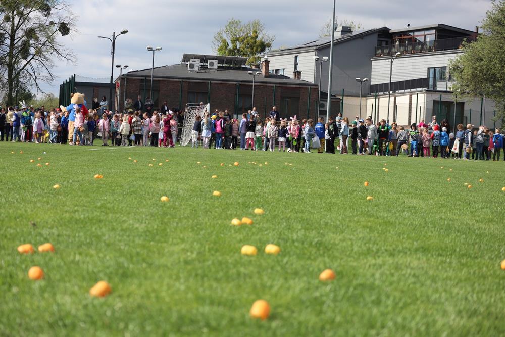 Wielkanocne zbieranie jajek na stadionie MOSiR / fot. MOSiR Piekary Śląskie
