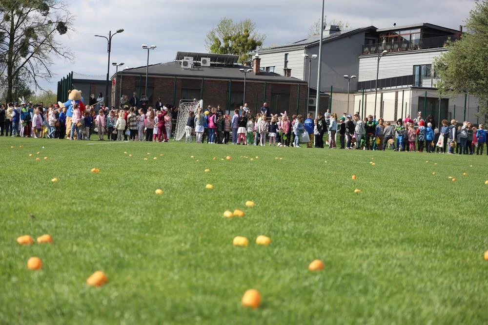 Wielkanocne zbieranie jajek na stadionie MOSiR / fot. MOSiR Piekary Śląskie