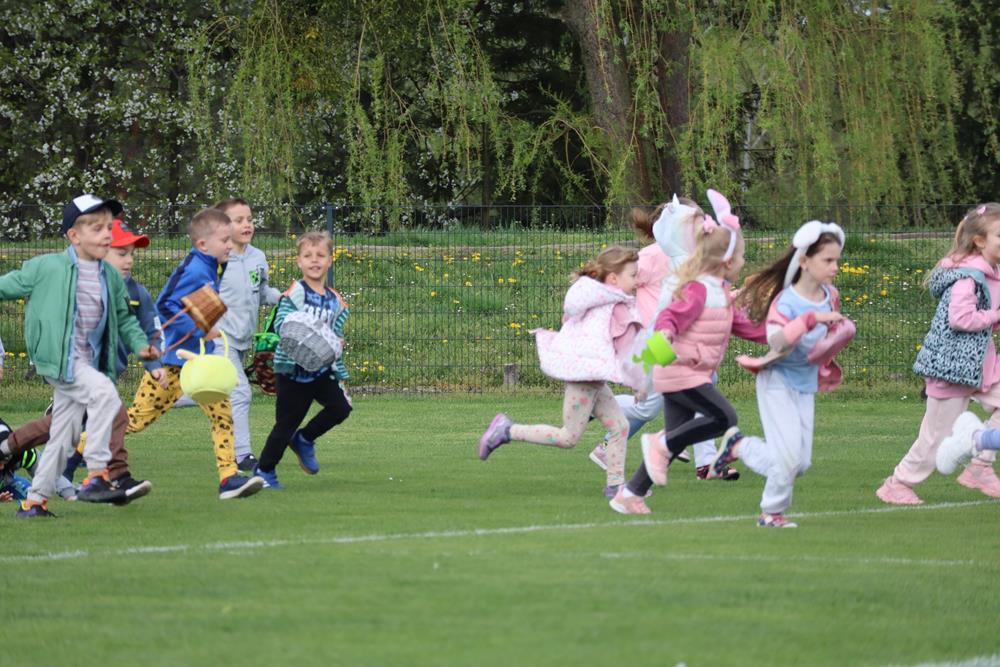 Wielkanocne zbieranie jajek na stadionie MOSiR / fot. MOSiR Piekary Śląskie