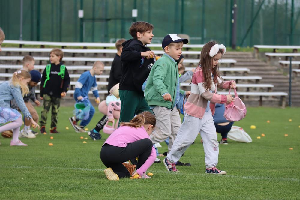 Wielkanocne zbieranie jajek na stadionie MOSiR / fot. MOSiR Piekary Śląskie