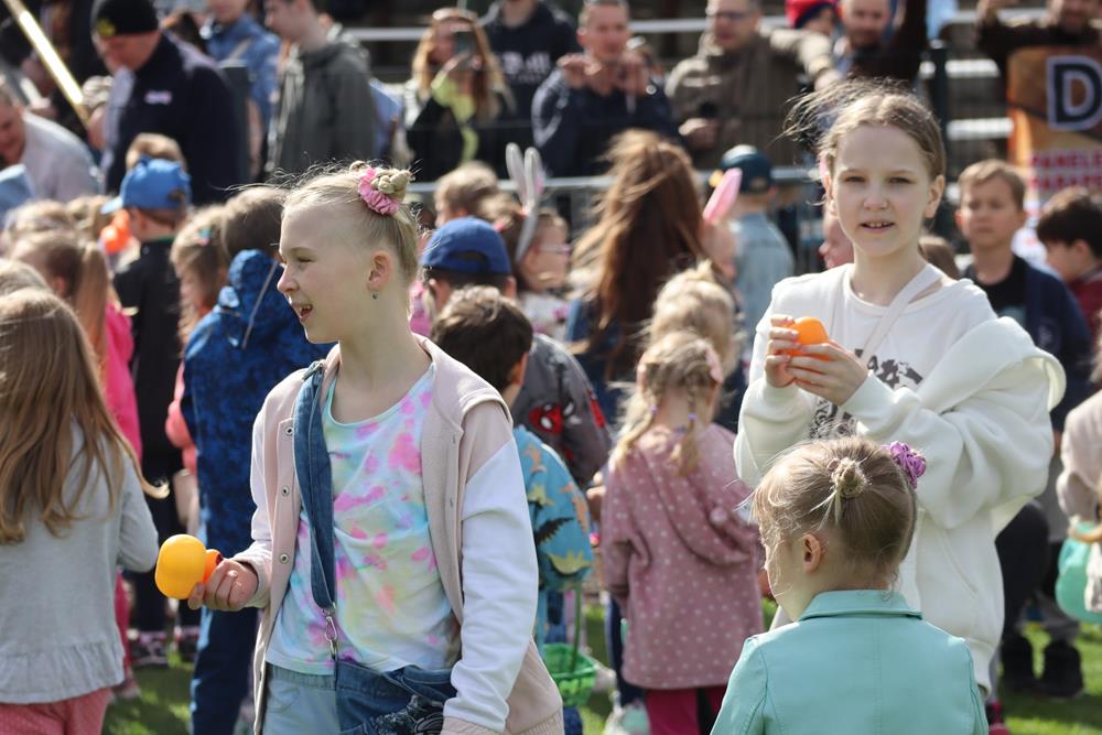 Wielkanocne zbieranie jajek na stadionie MOSiR / fot. MOSiR Piekary Śląskie