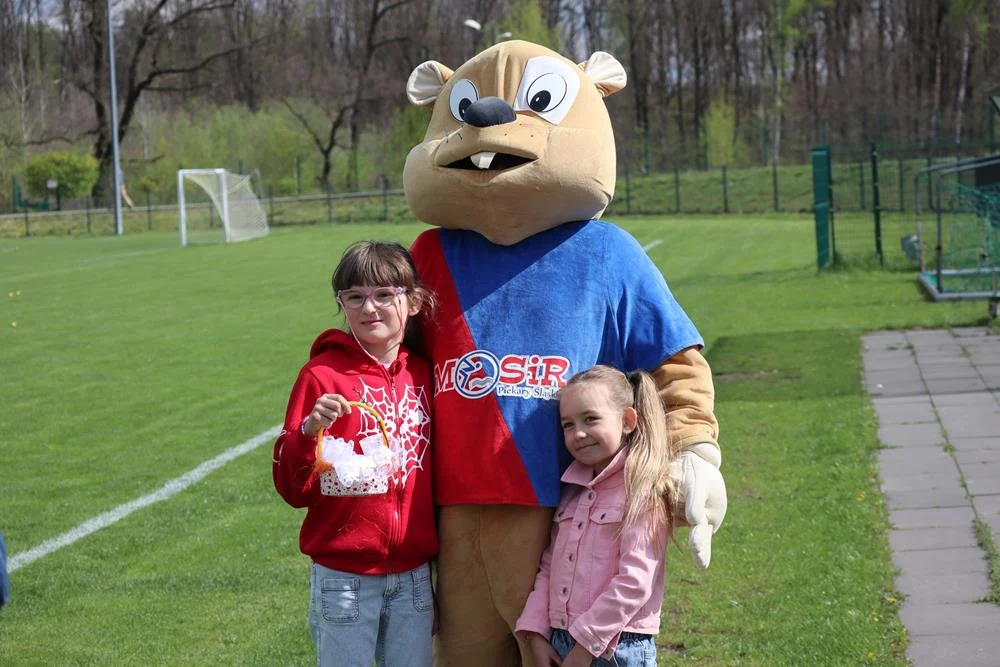 Wielkanocne zbieranie jajek na stadionie MOSiR / fot. MOSiR Piekary Śląskie