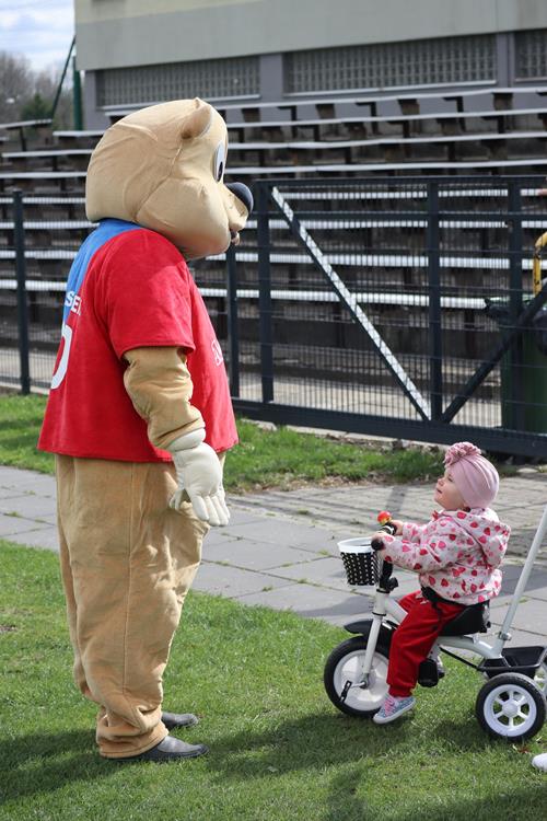 Wielkanocne zbieranie jajek na stadionie MOSiR / fot. MOSiR Piekary Śląskie