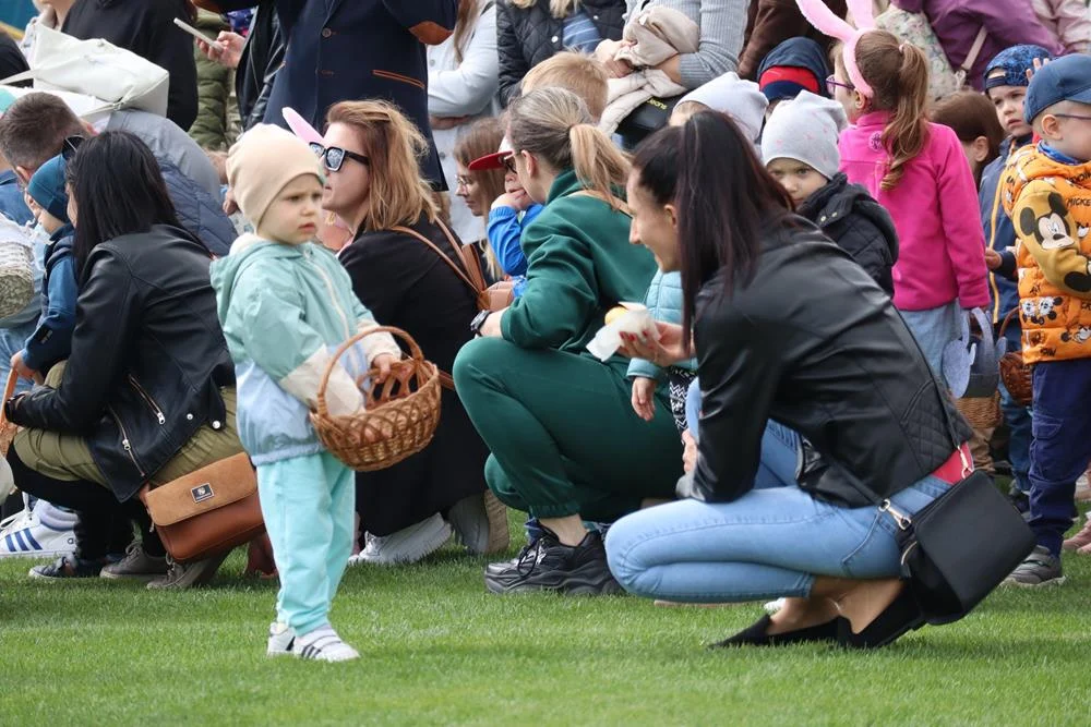 Wielkanocne zbieranie jajek na stadionie MOSiR / fot. MOSiR Piekary Śląskie