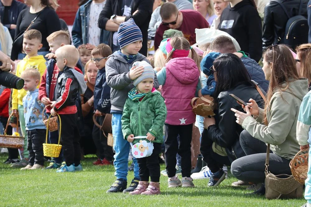 Wielkanocne zbieranie jajek na stadionie MOSiR / fot. MOSiR Piekary Śląskie