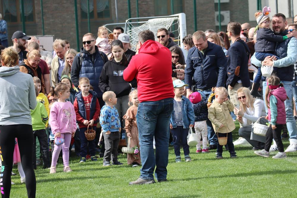 Wielkanocne zbieranie jajek na stadionie MOSiR / fot. MOSiR Piekary Śląskie