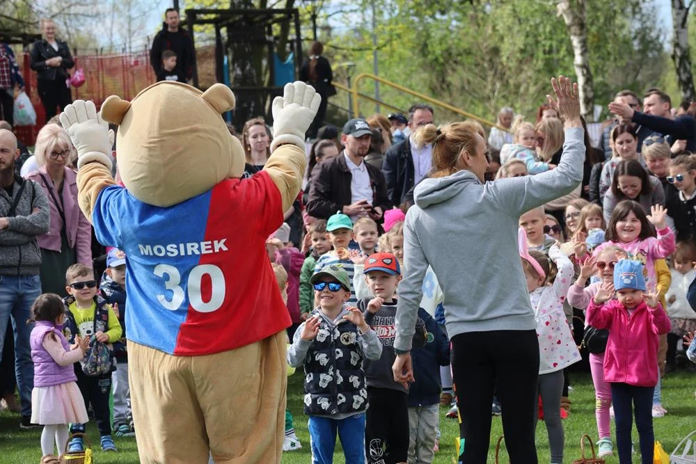 Wielkanocne zbieranie jajek na stadionie MOSiR / fot. MOSiR Piekary Śląskie