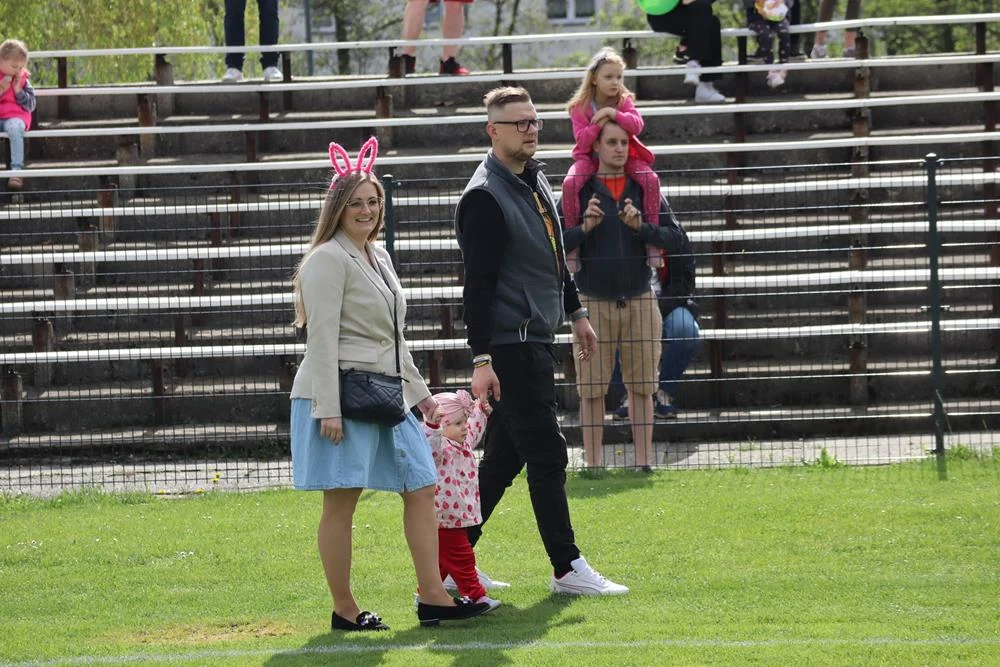 Wielkanocne zbieranie jajek na stadionie MOSiR / fot. MOSiR Piekary Śląskie