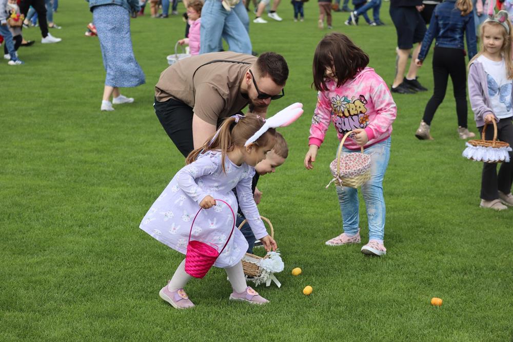 Wielkanocne zbieranie jajek na stadionie MOSiR / fot. MOSiR Piekary Śląskie