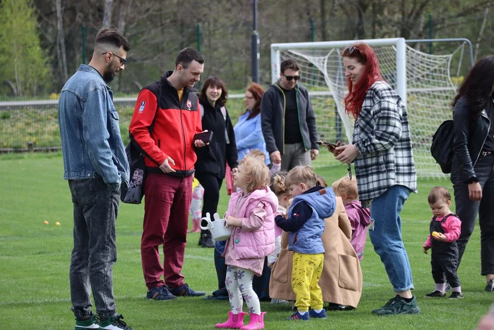Wielkanocne zbieranie jajek na stadionie MOSiR / fot. MOSiR Piekary Śląskie