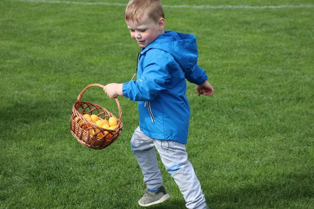 Wielkanocne zbieranie jajek na stadionie MOSiR / fot. MOSiR Piekary Śląskie