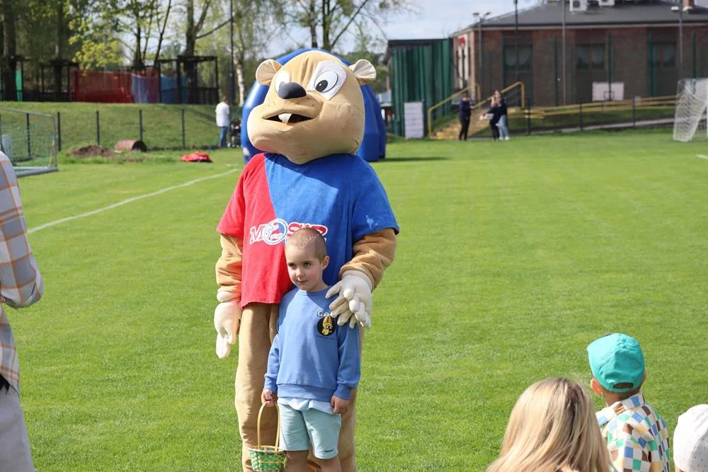 Wielkanocne zbieranie jajek na stadionie MOSiR / fot. MOSiR Piekary Śląskie