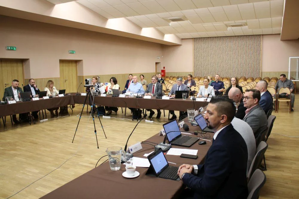 Nowe programy zdrowotne i raport o bezpieczeństwie po XVI sesji Rady Miasta