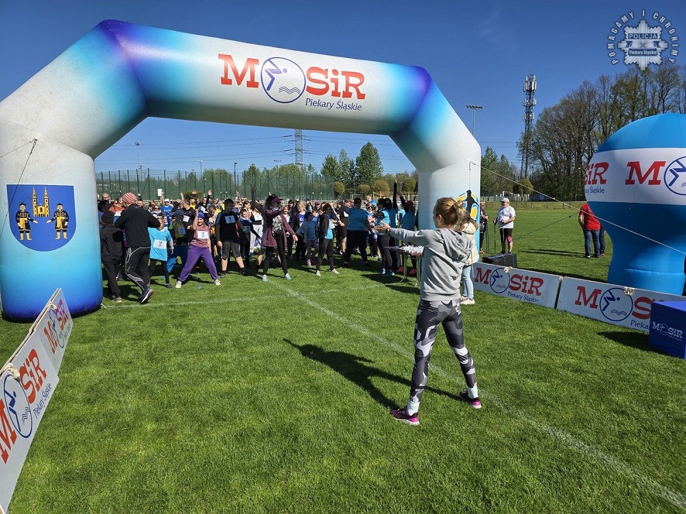 Piekarscy policjanci wsparli Bieg Świadomości Autyzmu