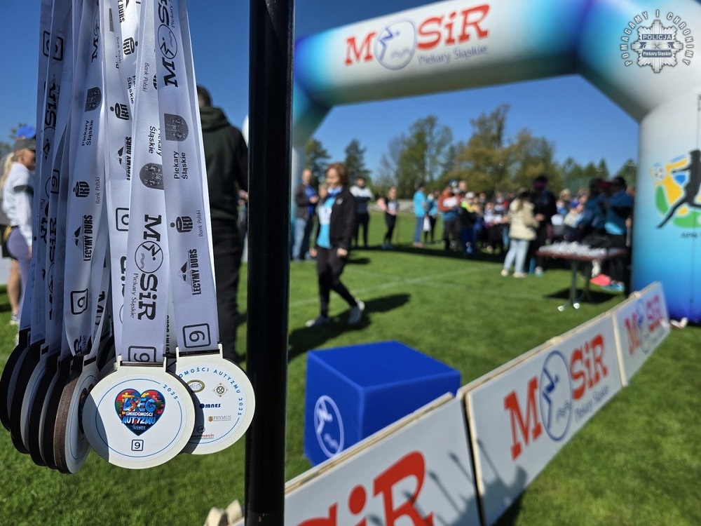 Piekarscy policjanci wsparli Bieg Świadomości Autyzmu