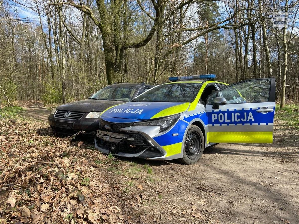 Przekroczył prędkość i nie zatrzymał się do kontroli. Uciekając chciał staranować radiowóz