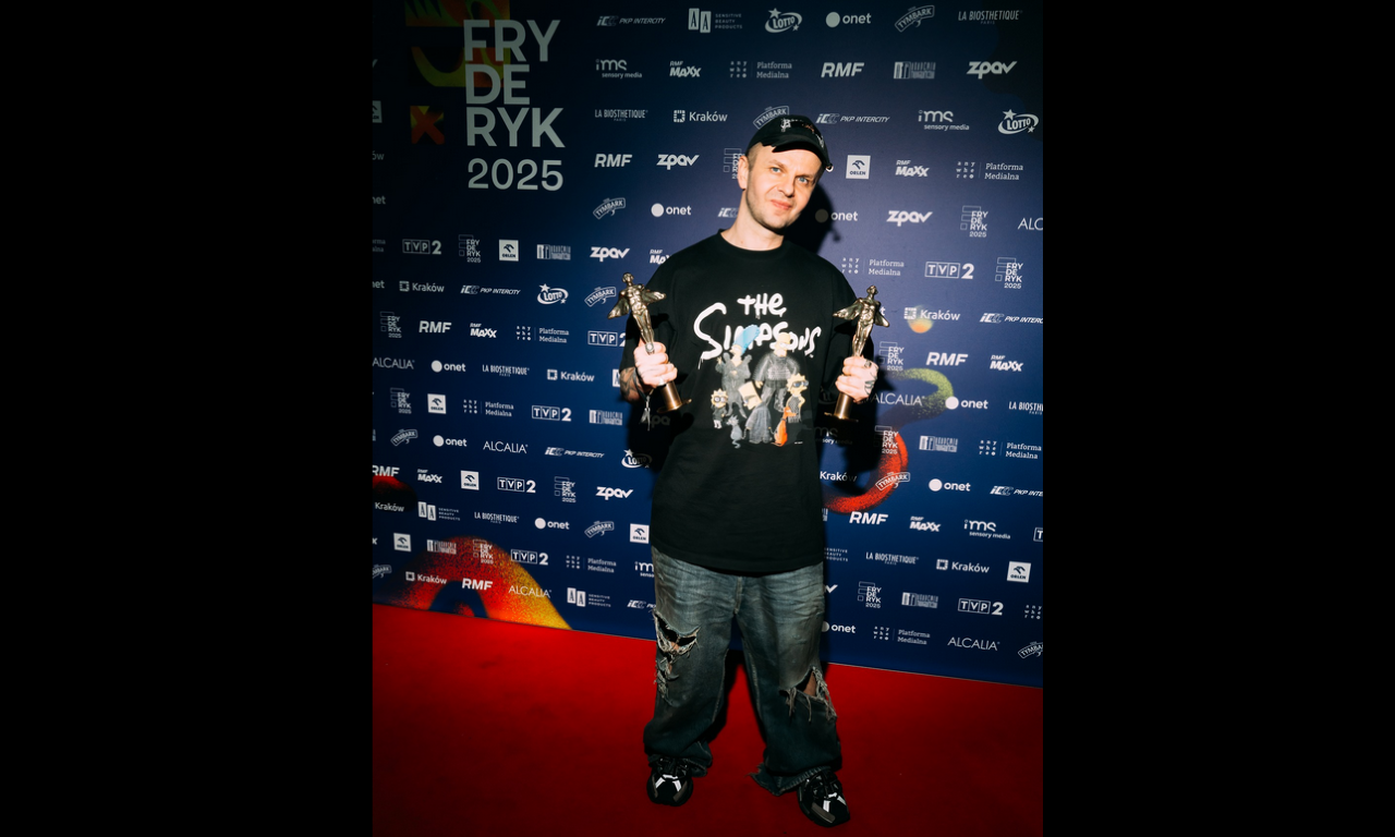 Prof. Andrzej Dragan z Fryderykiem za reżyserię teledysku do „Futuramy" Quebonafide