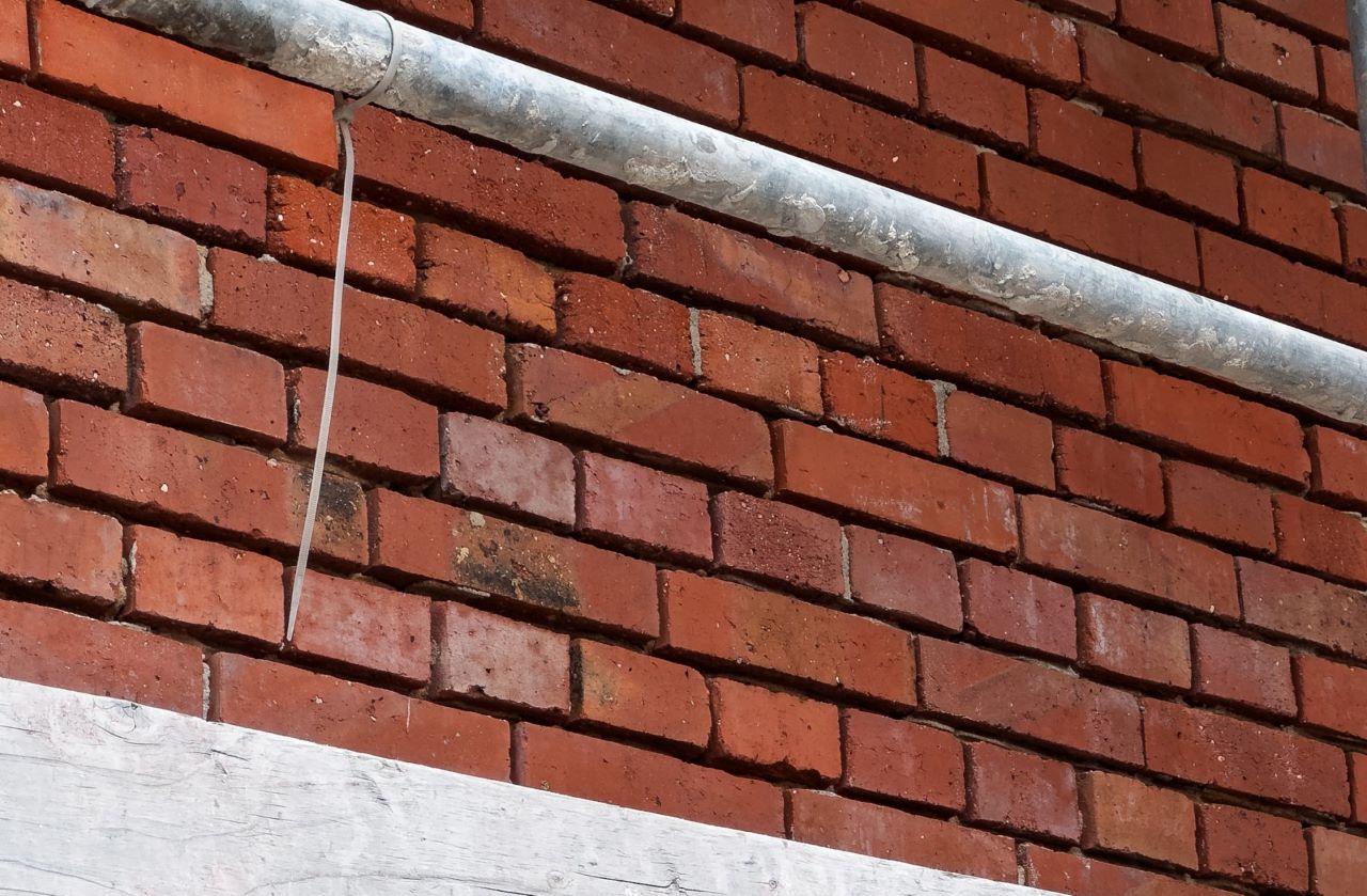 Ruszyły prace na elewacji Szkoły Podstawowej nr 6 w Rozbarku